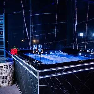 Romance & - Jacuzzi - Parking - , Menton France